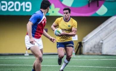 Jogadores da seleção de rugby apoiam projeto social do Recife