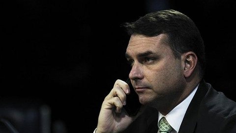 Homem é ameaçado por revelar esquema em loja de Flávio Bolsonaro