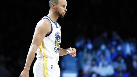 Curry comanda recital dos Warriors e encanta Durant: “Tem de respeitar”