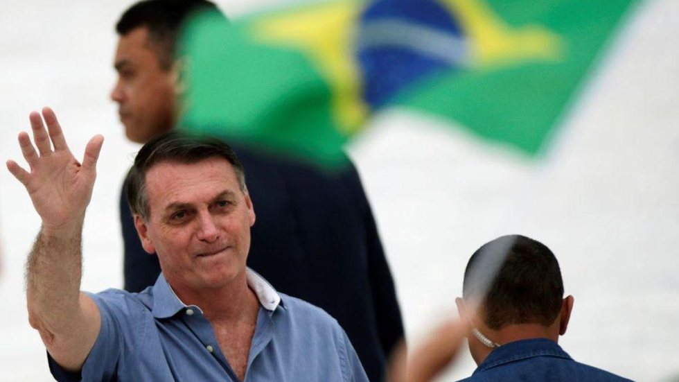 Bolsonaro encontra apoiadores na rampa do Palácio do Planalto