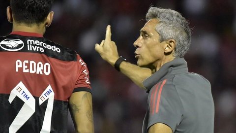 Análise: com Paulo Sousa elétrico à beira do campo, Flamengo mostra repertório variado e encurrala rival