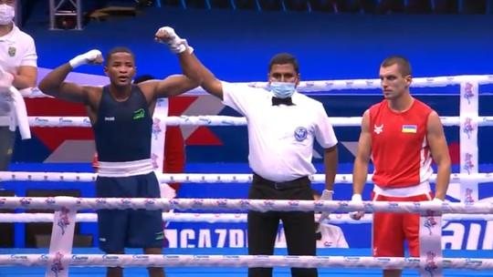 Mundial de boxe: Wanderson Oliveira avança às quartas