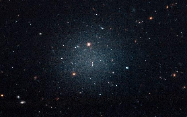 Estrela “arrasta” espaço-tempo e comprova teoria de Einstein