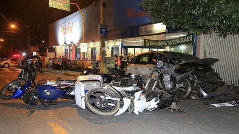 Motorista de carro desgovernado diz que desmaiou antes do acidente; uma pessoa morreu em Rio Preto