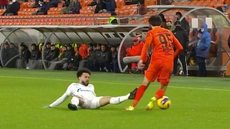 Claudinho é expulso em empate do Zenit após carrinho violento