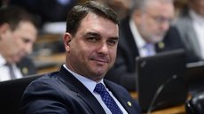 Justiça determina entrega de dados de 12 anos de viagens de Flávio Bolsonaro