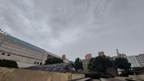 Cidade de SP entra em estado de atenção para alagamentos nesta segunda-feira devido à chuva forte