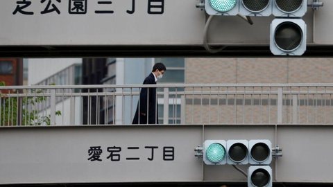 Recorde de casos leva Tóquio a adotar alerta máximo contra covid-19