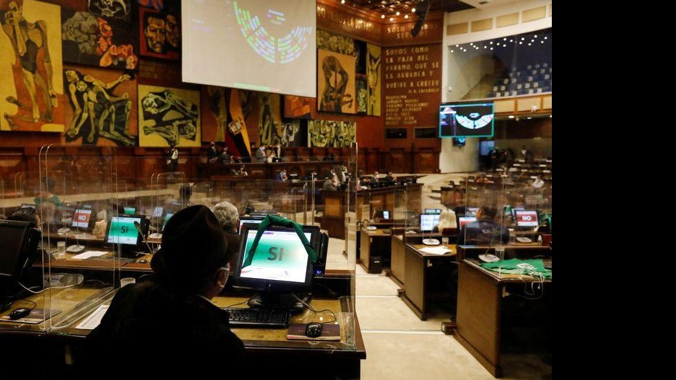 Parlamento do Equador aprova regras para aborto em casos de estupro