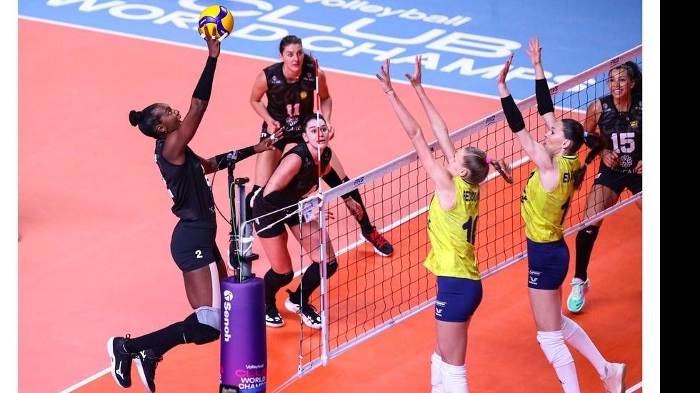 De virada, Praia Clube perde para o Fenerbahçe e se complica no Mundial de Clubes feminino de vôlei