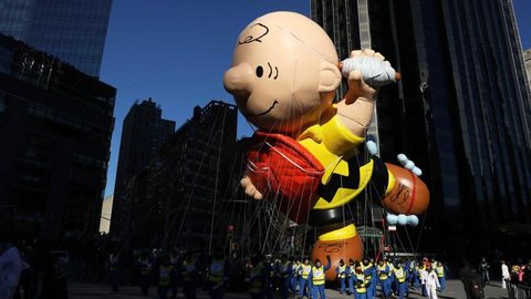 Desfile de bonecos gigantes marca o Dia de Ação de Graças em Nova York