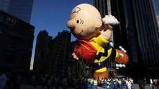 Desfile de bonecos gigantes marca o Dia de Ação de Graças em Nova York