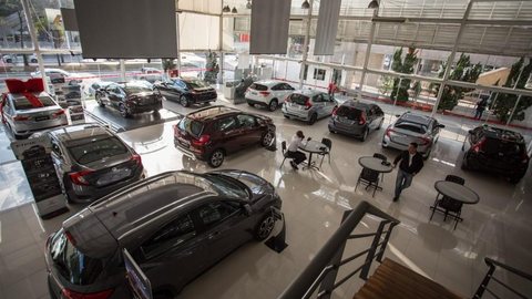 Venda de veículos novos cresce 14,6% em 2018, diz Fenabrave