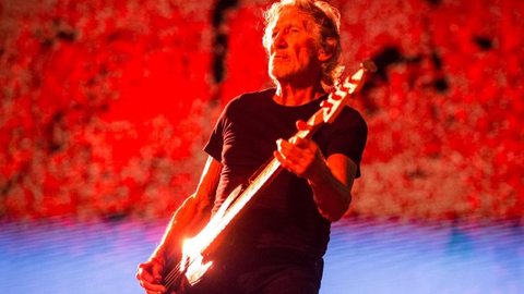 Roger Waters é vaiado e aplaudido em São Paulo depois de exibir #elenão em show para 45 mil