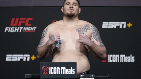 UFC: Jake Collier revela razão para subir duas divisões: “Matava meu corpo perdendo 22kg para lutar”