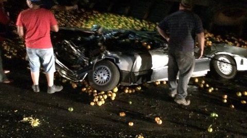 Família de cantora gospel morre após ter carro esmagado por carga de laranja no interior de SP