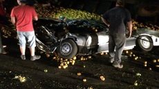 Família de cantora gospel morre após ter carro esmagado por carga de laranja no interior de SP