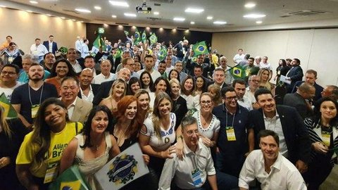 Aliança pelo Brasil reúne militantes e alerta contra ‘carona vírus’; entenda
