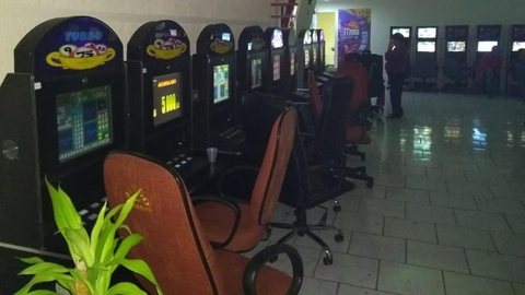 Polícia fecha bingo e apreende máquinas caça-níqueis em Sorocaba