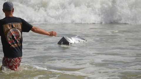 Pacotes com maconha aparecem em praias da Flórida após passagem do furacão Florence