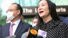 Executiva da Huawei é liberada de prisão domiciliar e volta para a China após acordo com EUA