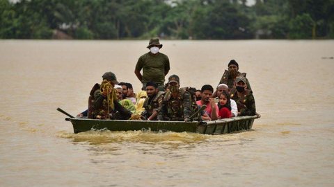 Imagem Bangladesh: militares tentam ajudar milhões de pessoas isoladas