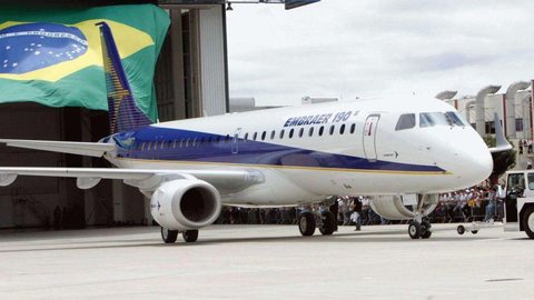 TRT propõe aplicação de layoff e reversão de demissões na Embraer