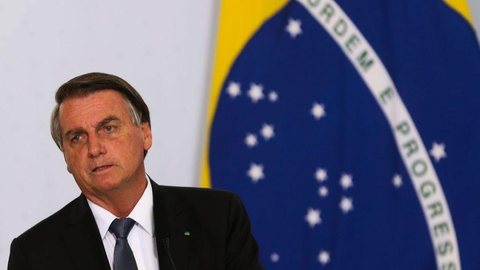 Bolsonaro tem boa aceitação de dieta líquida, diz boletim médico