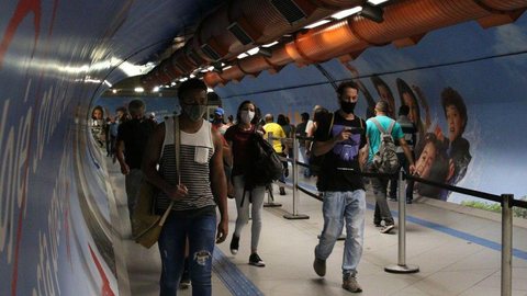 SP anuncia postos de vacinação em estações de transporte público
