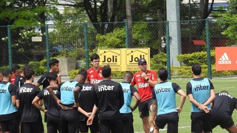 Chapecoense x São Paulo: Jardine escala time, barra Jucilei e cobra atletas em treino com caras novas