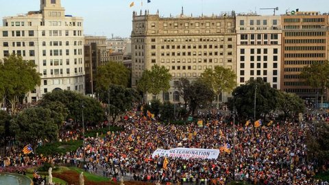 Entre protestos, Catalunha lembra 1º aniversário do referendo de independência