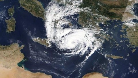 Com ventos de 117 km/h, furacão atinge a costa da Grécia