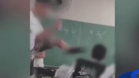 Alunos são suspensos após agressão com chute na cabeça em sala de aula; vídeo
