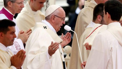 Celibato: Bento XVI rejeita “duas vocações ao mesmo tempo”