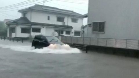 Japão: Chuvas torrenciais fazem 75 mil pessoas deixarem região