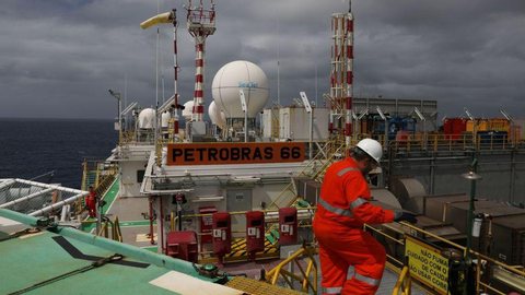 Petrobras recebe navio-tanque para operar na Bacia de Santos no dia 14