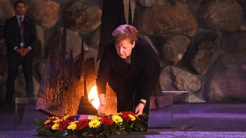Merkel reconhece em Jerusalém ‘responsabilidade perpétua’ da Alemanha frente a antissemitismo