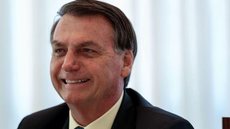 Bolsonaro promete anúncio de novo ministro da Educação amanhã