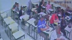 Circuito de segurança flagra adolescente vendendo droga em sala de aula