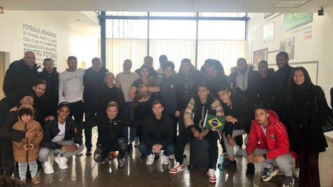 Jogadores brasileiros deslocados para a Romênia voltam hoje ao Brasil