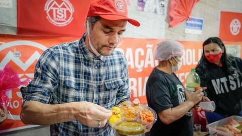 ‘O que incomoda é pobre comendo bem, não passando fome’, diz cozinheira que doou acarajés servidos a Wagner Moura no MTST