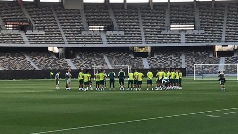 Palmeiras faz primeiro treino com bola em Abu Dhabi; Vinicius Silvestre é ausência