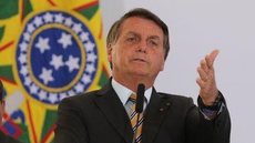 Bolsonaro endossa Mourão e nega racismo: “Sou daltônico, todos têm a mesma cor”
