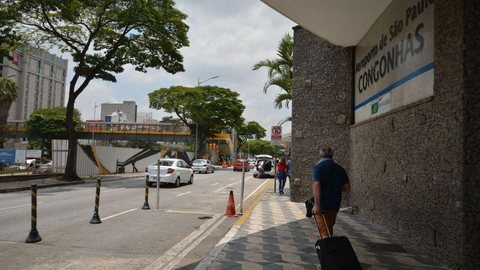Passageiros em aeroportos paulistas aumentam o triplo da média do país