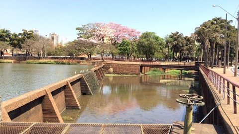 Estiagem faz vertedouro da Represa Municipal de Rio Preto secar
