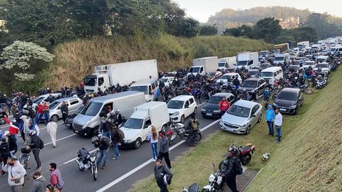 Indígenas bloqueiam Rodovia dos Bandeirantes em SP em protesto contra projeto que muda demarcação de terras e nomeação de ministro