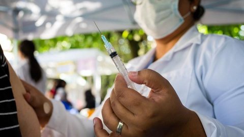 Cidade de SP vacina contra Covid pessoas com 42 e 43 anos nesta quinta-feira