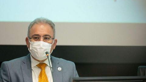 Estados e municípios pedem mais recursos para enfrentamento à pandemia
