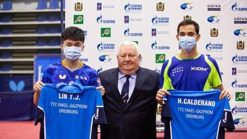 Hugo Calderano, quinto do ranking mundial, é apresentado em novo clube na Rússia