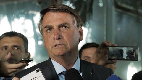 Bolsonaro coordena reunião ministerial no Palácio da Alvorada